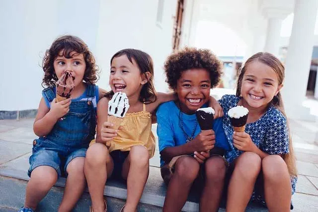Children eating ice cream