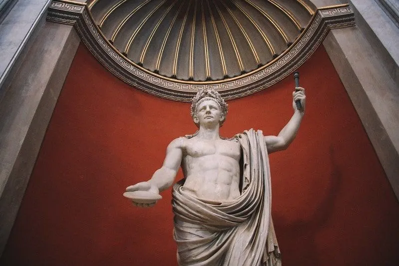 Statue of Julius Caesar wearing a toga, on display in a museum.