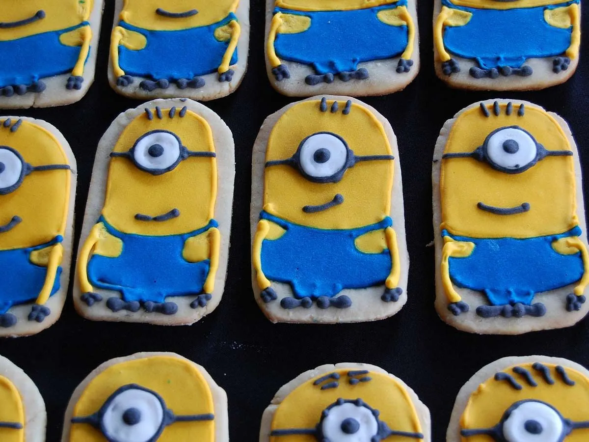 Rows of biscuits decorated in blue and yellow icing to look like minions.
