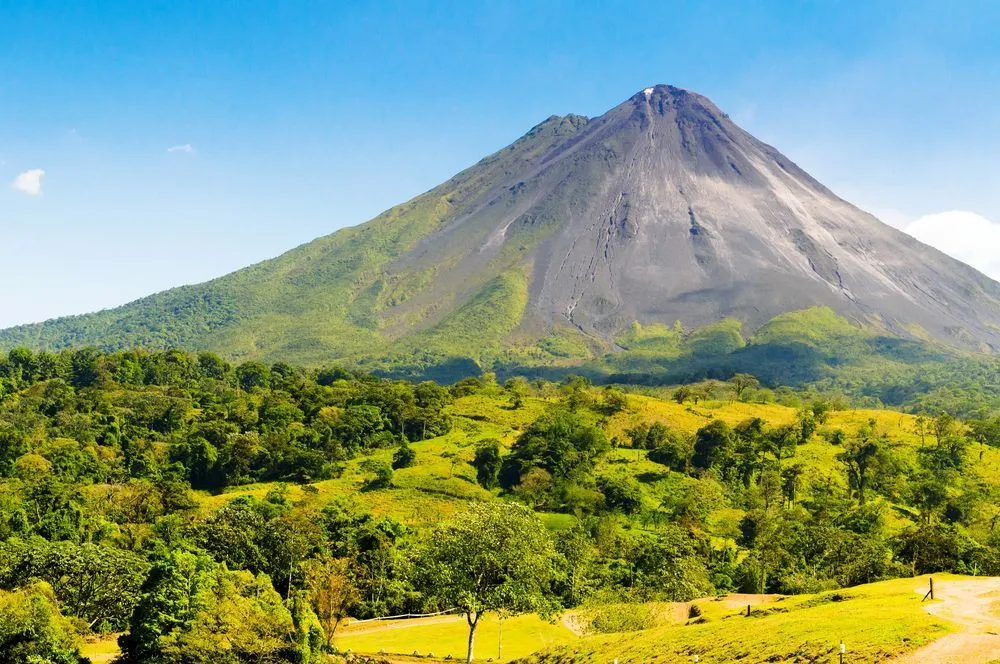 Interesting Arenal volcano facts that are sure to blow your mind.