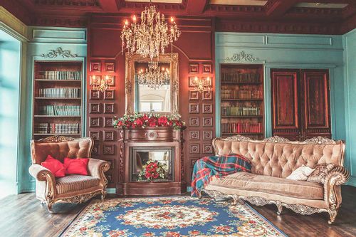A luxurious and nicely decorated Victorian living room in a house belonging to a rich person.